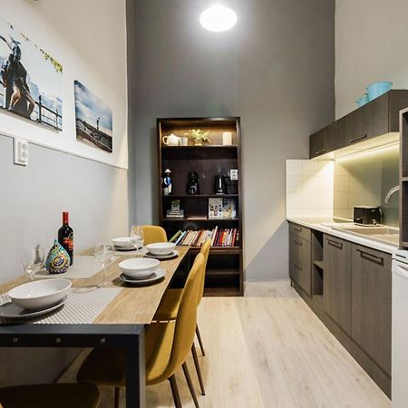 Apartamento Urban Tranquillity By The Main Shopping Street Budapest Exterior foto